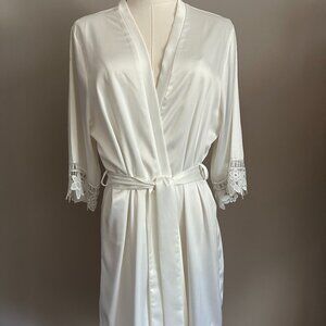 Le Rosé Lauren Lace Satin Robe